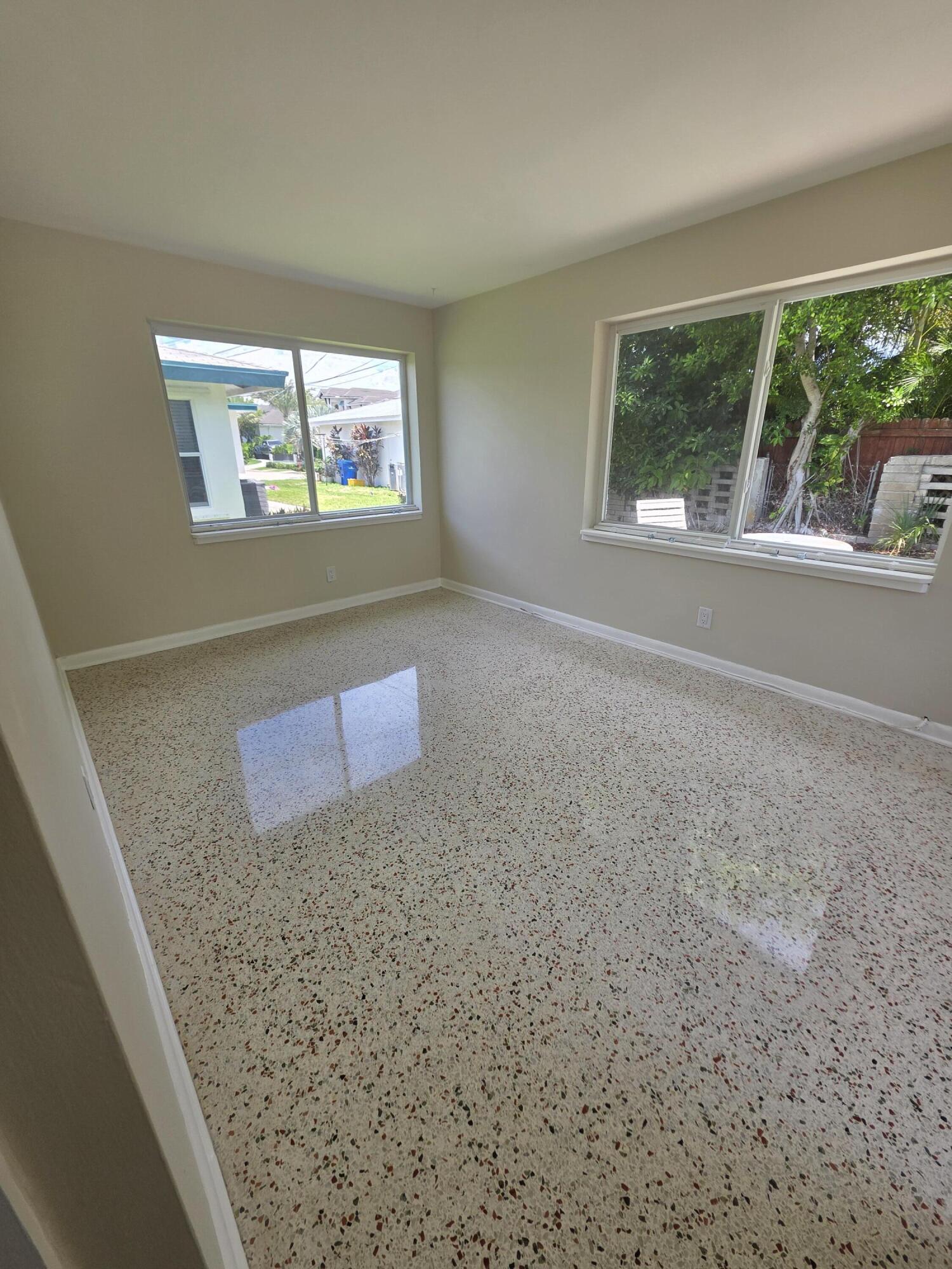 YACHT HARBOR - Residential Lease