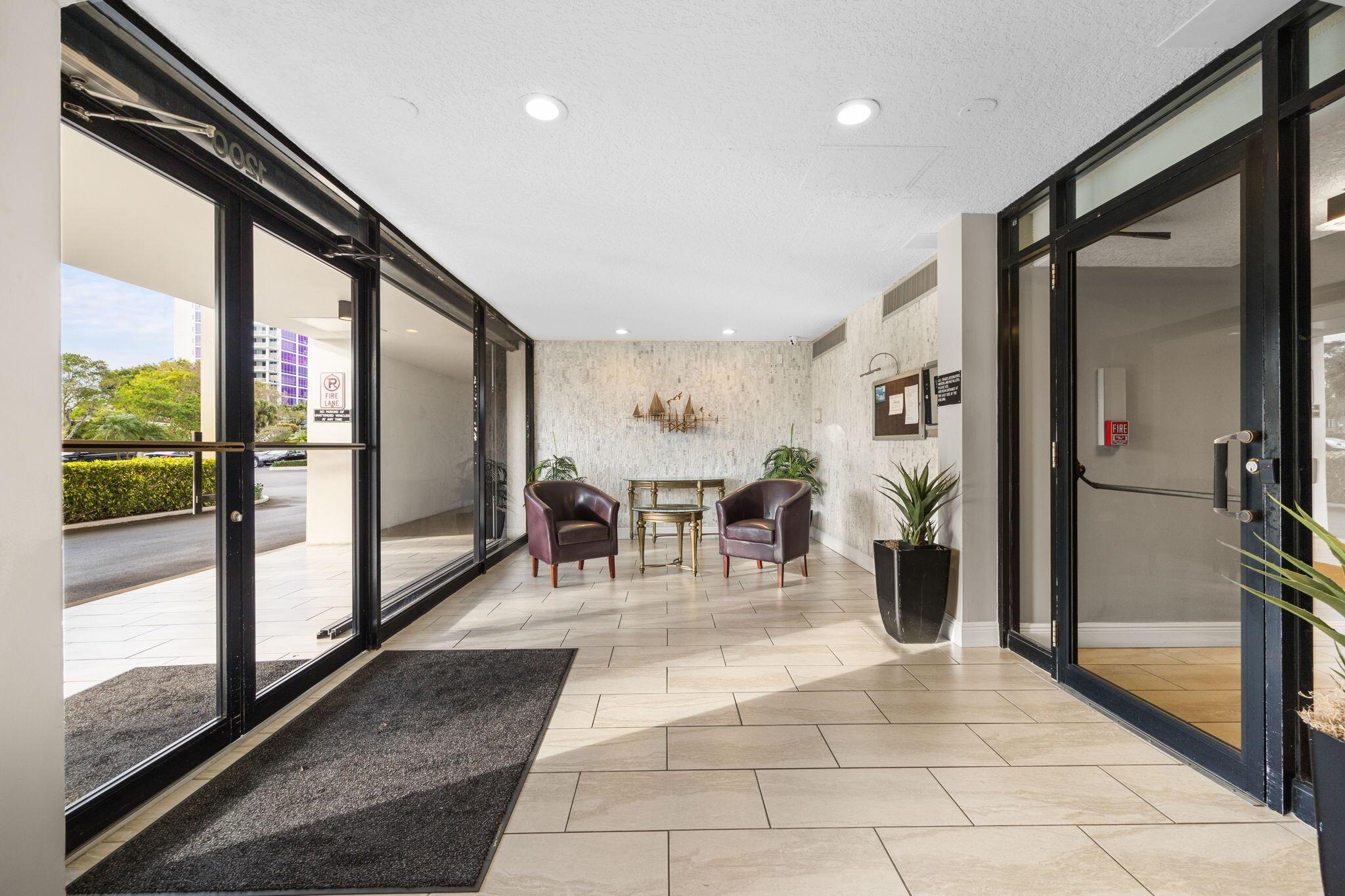 1200 Marine Way 607, North Palm Beach, FL, 33408/$280,000 2 1200 Marine Way 607