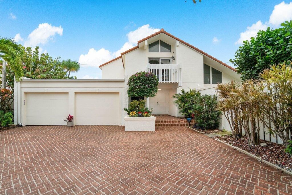 Photo of 104 Amberjack Lane, Jupiter, FL 33477 (MLS # R10967994)