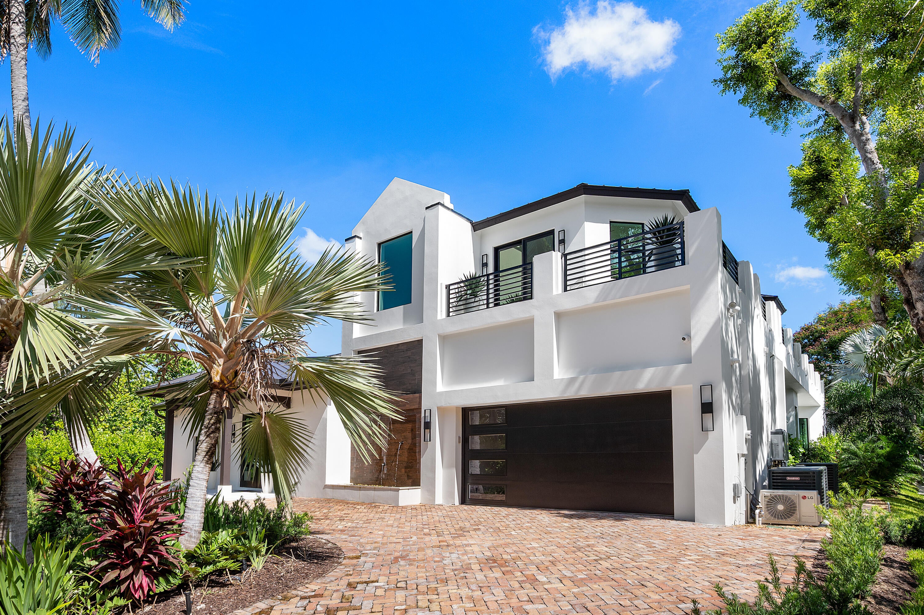 23 COCONUT Lane
