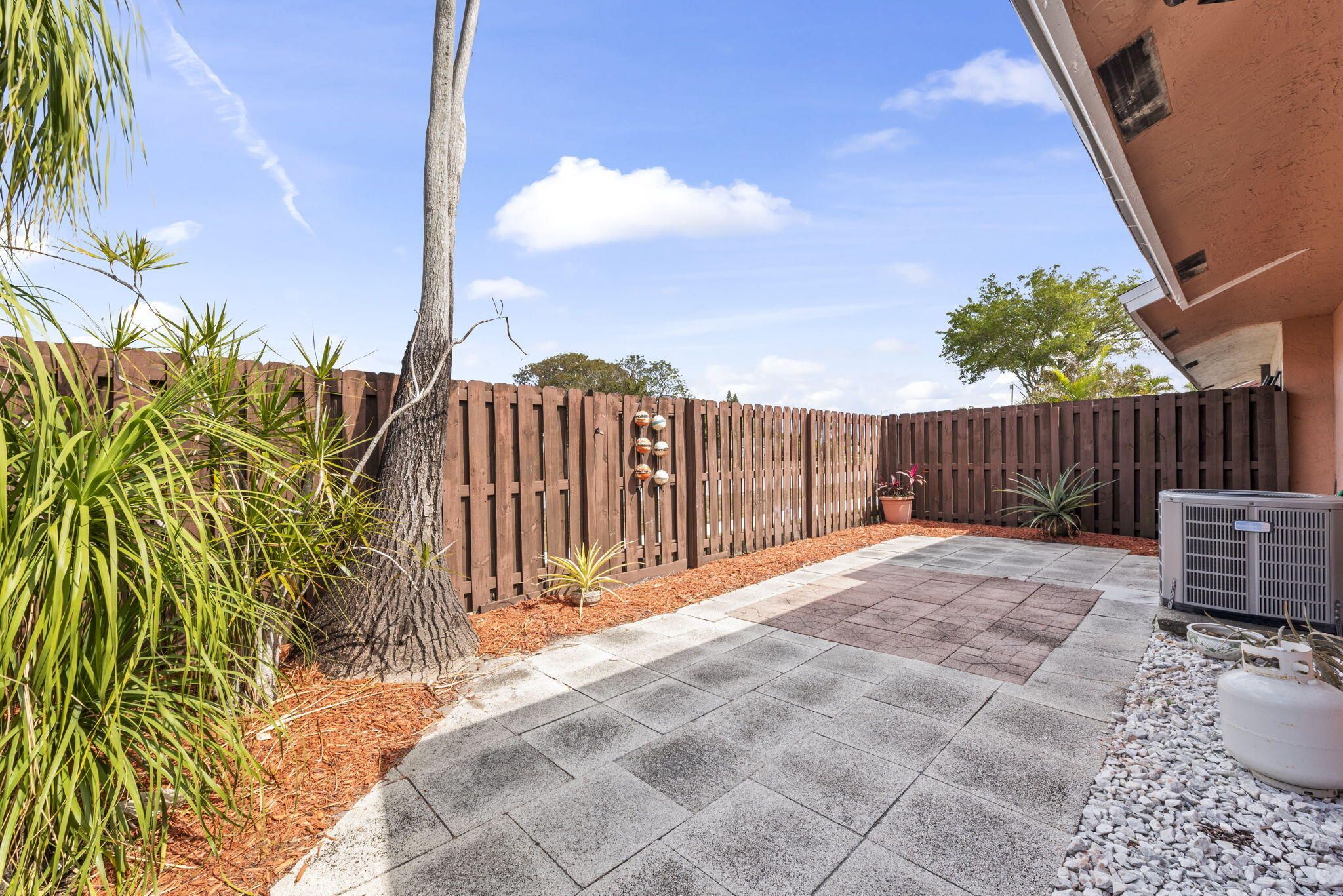 LEES CROSSING 1 TWNHS - Residential