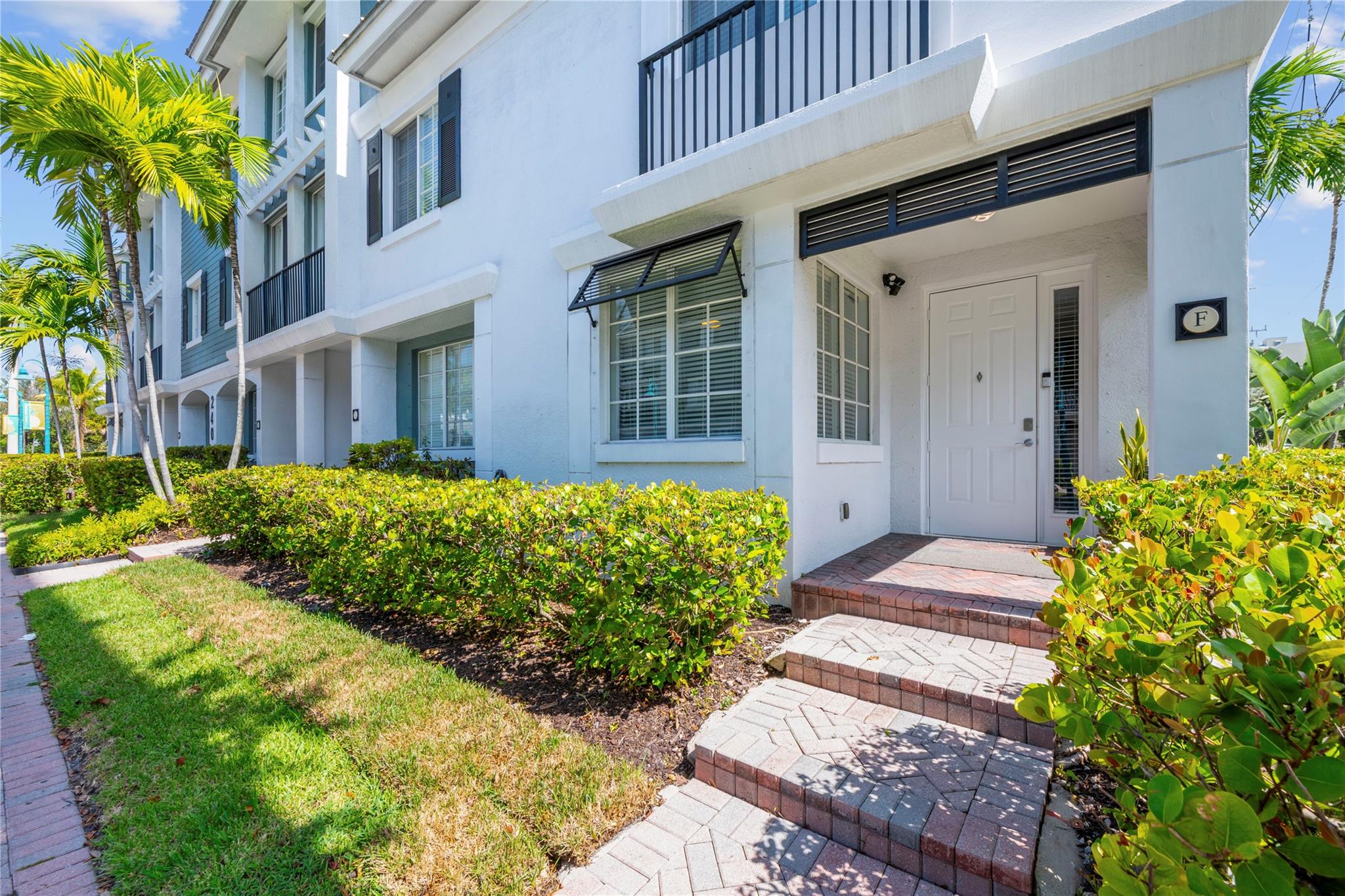 URBAN OASIS IN THE HEART OF EAST DELRAY BEACH/PINEAPPLE GROVE!! BEAUTIFUL, NEWLY RENOVATED, CONTEMPORARY FULLY FURNISHED CORNER 2 BEDROOM, 2 1/2 BATH, 3 STORY TOWNHOUSE WITH BRAND NEW APPLIANCES AND CONTEMPORARY FURNISHINGS. FULL SIZE WASHER/DRYER. BUILT-IN MASTER BEDROOM CLOSET. UNIT ALSO HAS A COVERED CARPORT BIG ENOUGH FOR TWO VEHICLES PLUS A STORAGE GARAGE WITH 2 BICYCLES, BEACH CHAIRS AND UMBRELLA! GATED/SECURE COMMUNITY WHICH HAS RESORT STYLE AMENITIES, INCLUDING HEATED POOL, 2 CARDIO ROOMS, WEIGHT ROOM, SAUNA, BILLIARDS ROOM, YOGA STUDIO AND CLUBHOUSE. AMAZING LOCATION!!! 2 BLOCKS FROM ATLANTIC AVENUE AND 3/4 MILE TO THE BEACH. WALK TO BEACH OR TAKE FREE TROLLEY/GOLF CART. SEASONAL RENTAL FROM OCTOBER 2025 THROUGH MAY 2026 (MINIMUM 3 MONTHS)