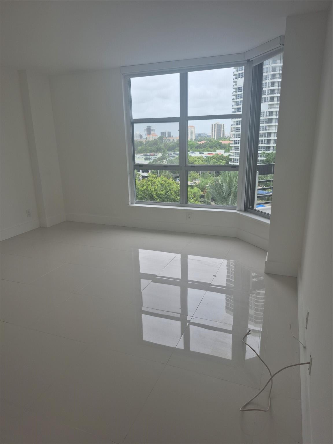 3600 Mystic Pointe Dr 811
