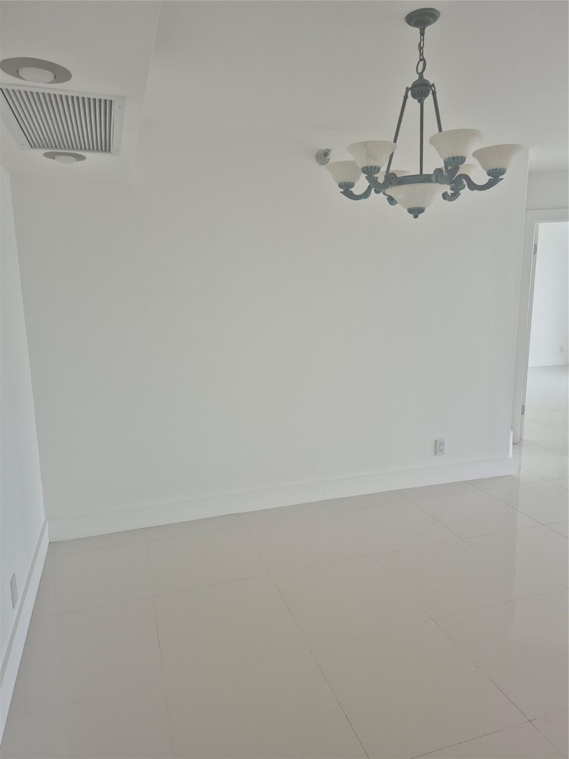 3600 Mystic Pointe Dr 811