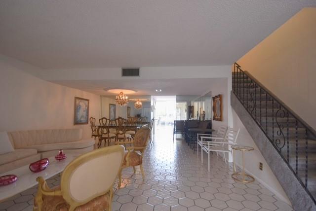 VENETIAN PARK WEST - Residential Lease