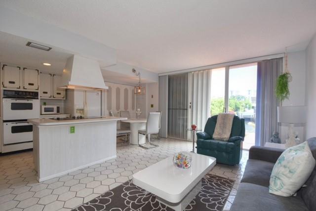 VENETIAN PARK WEST - Residential Lease