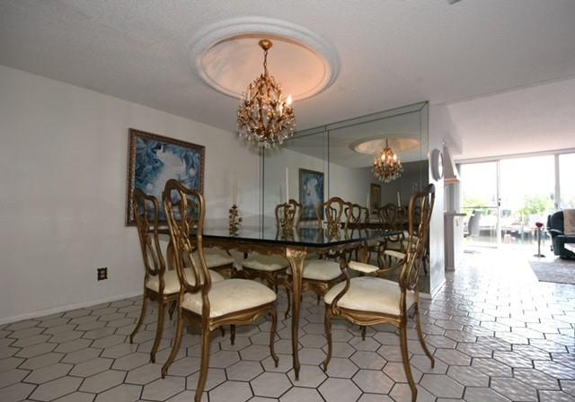 VENETIAN PARK WEST - Residential Lease