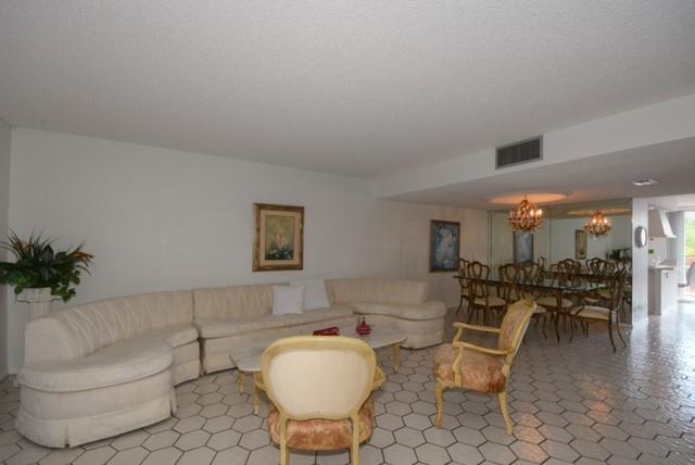 VENETIAN PARK WEST - Residential Lease