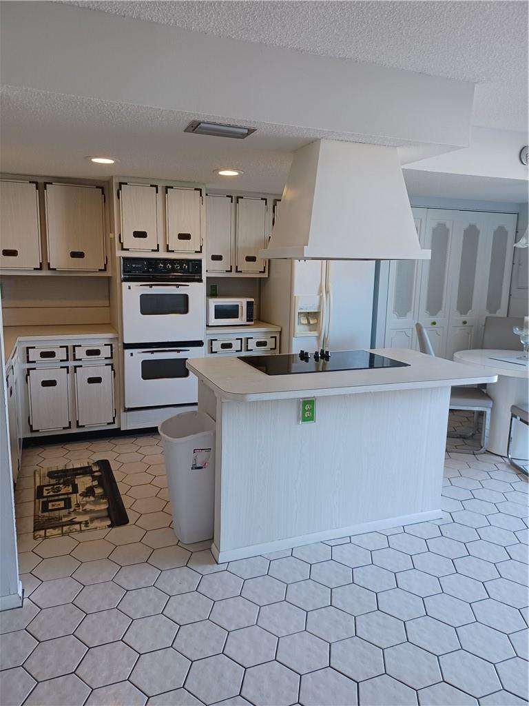 VENETIAN PARK WEST - Residential Lease