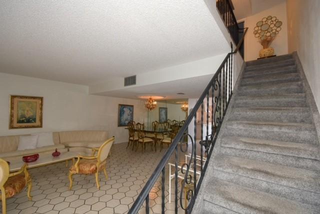 VENETIAN PARK WEST - Residential Lease