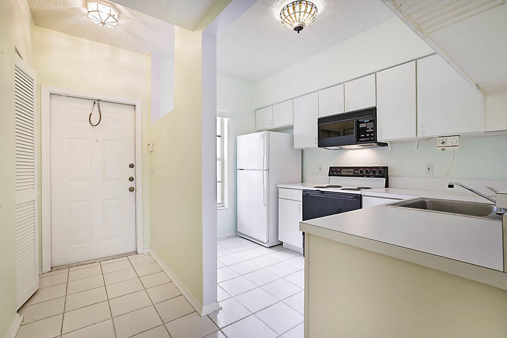 Photo of 97 SW 96th Avenue #121, Plantation, FL 33324 (MLS # R10999812)