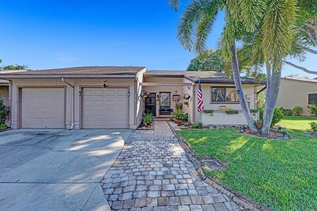 Photo of 14 Flint Way #14, Boynton Beach, FL 33426 (MLS # F10428003)