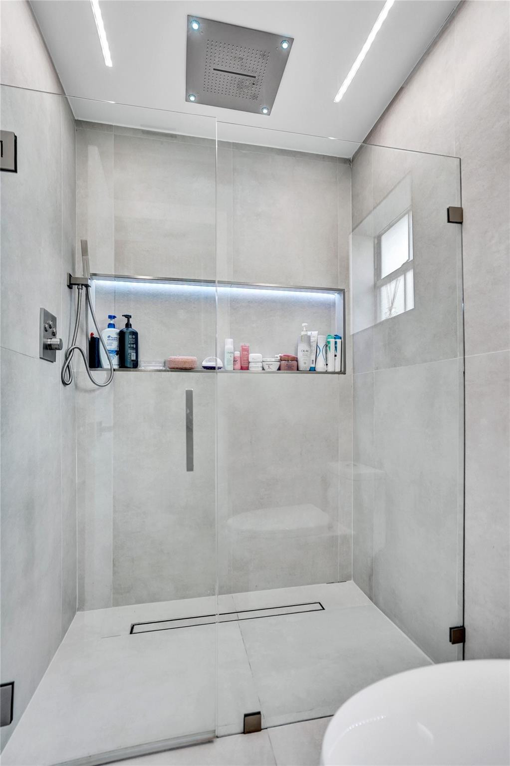 Lyons West 137-40 B - Residential Lease