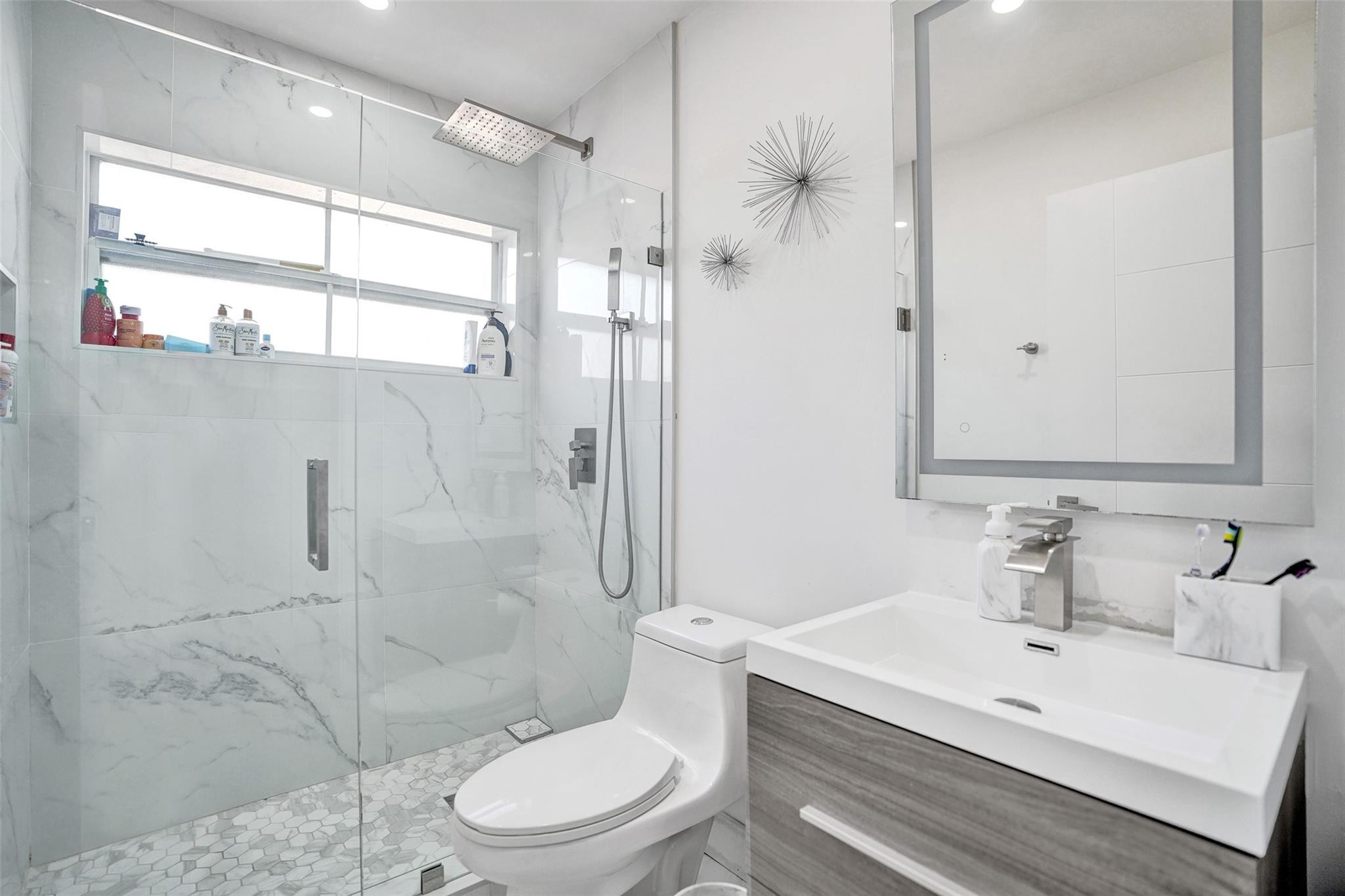 Lyons West 137-40 B - Residential Lease