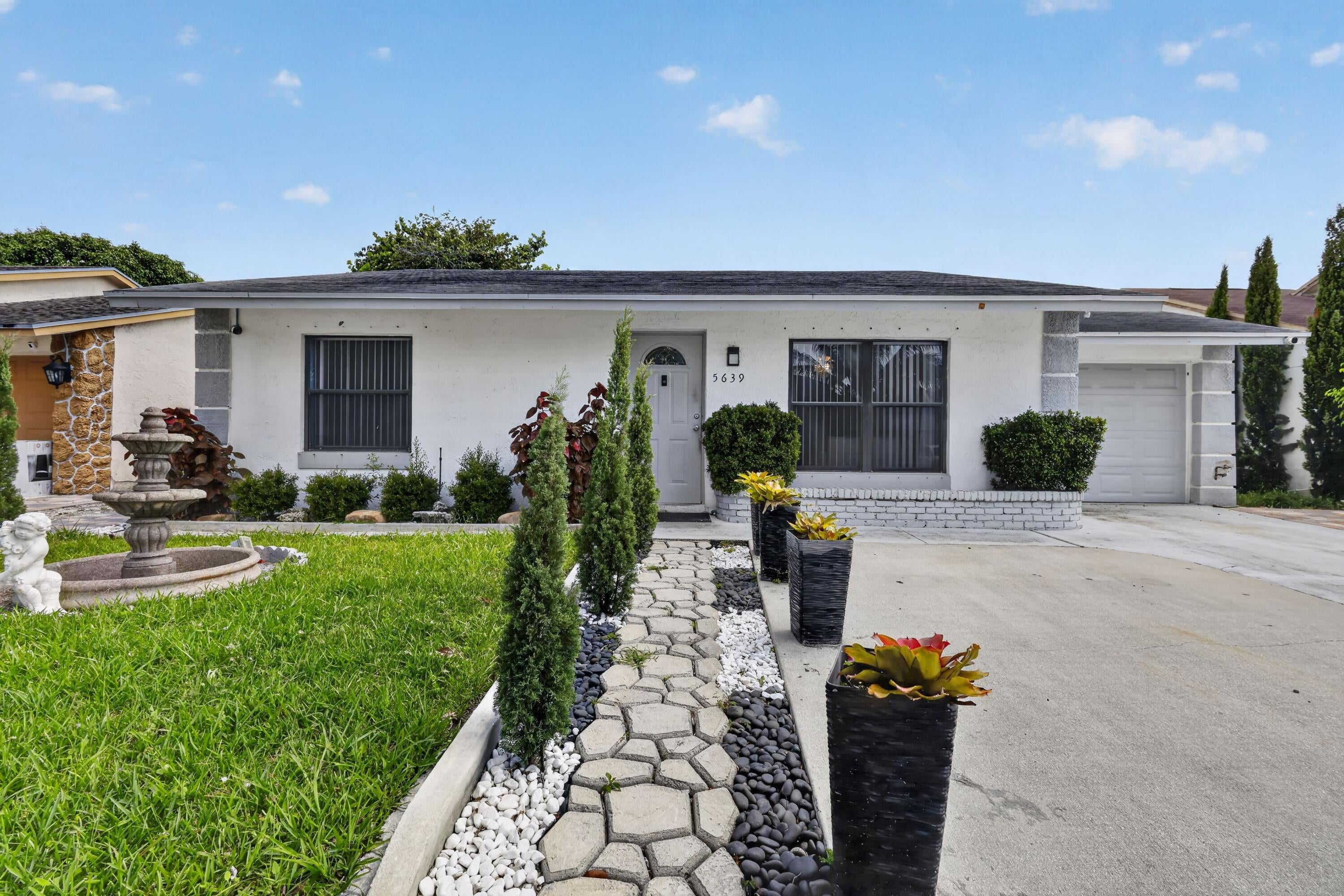 Properties 5639 Ithaca Circle E