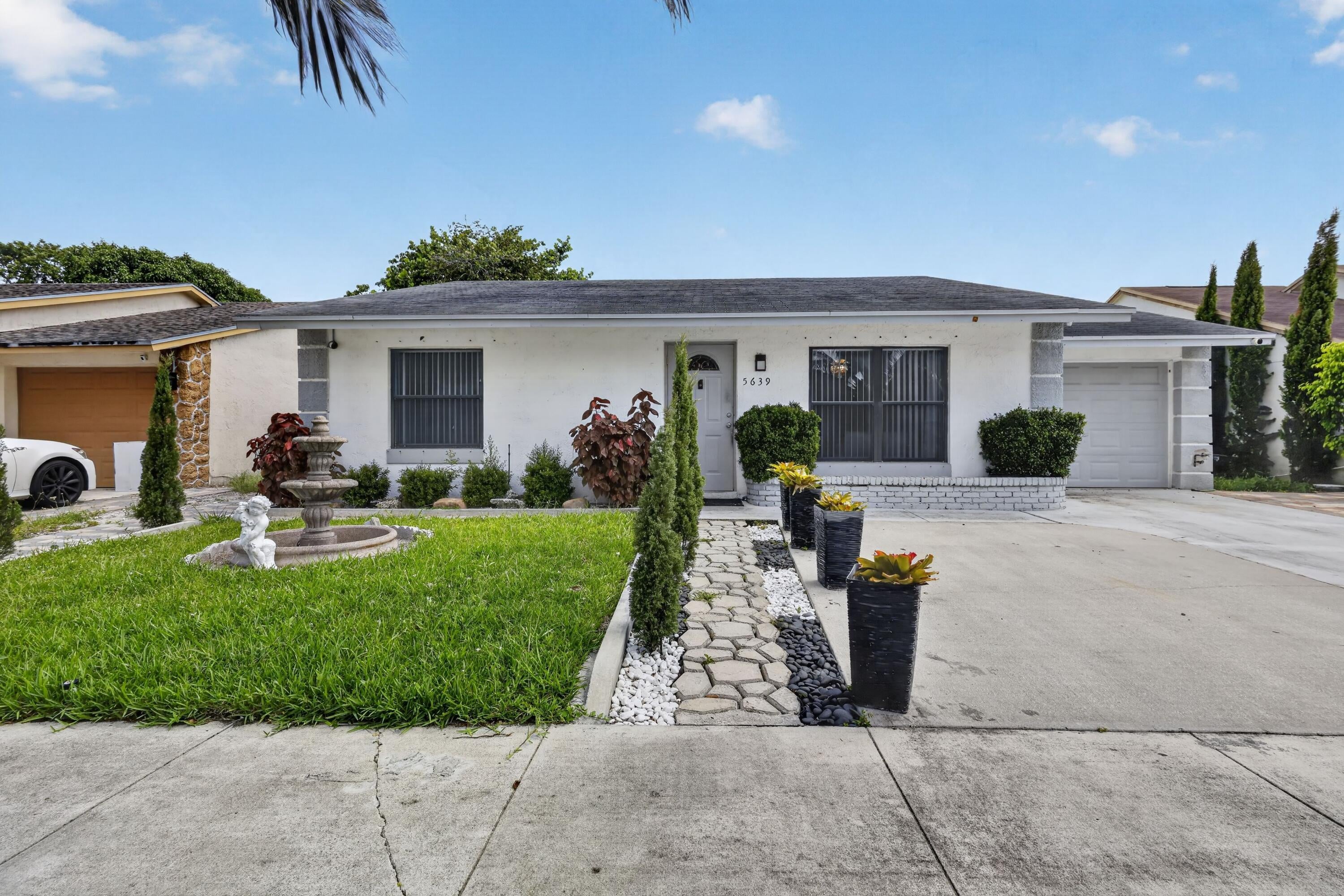 Properties 5639 Ithaca Circle E
