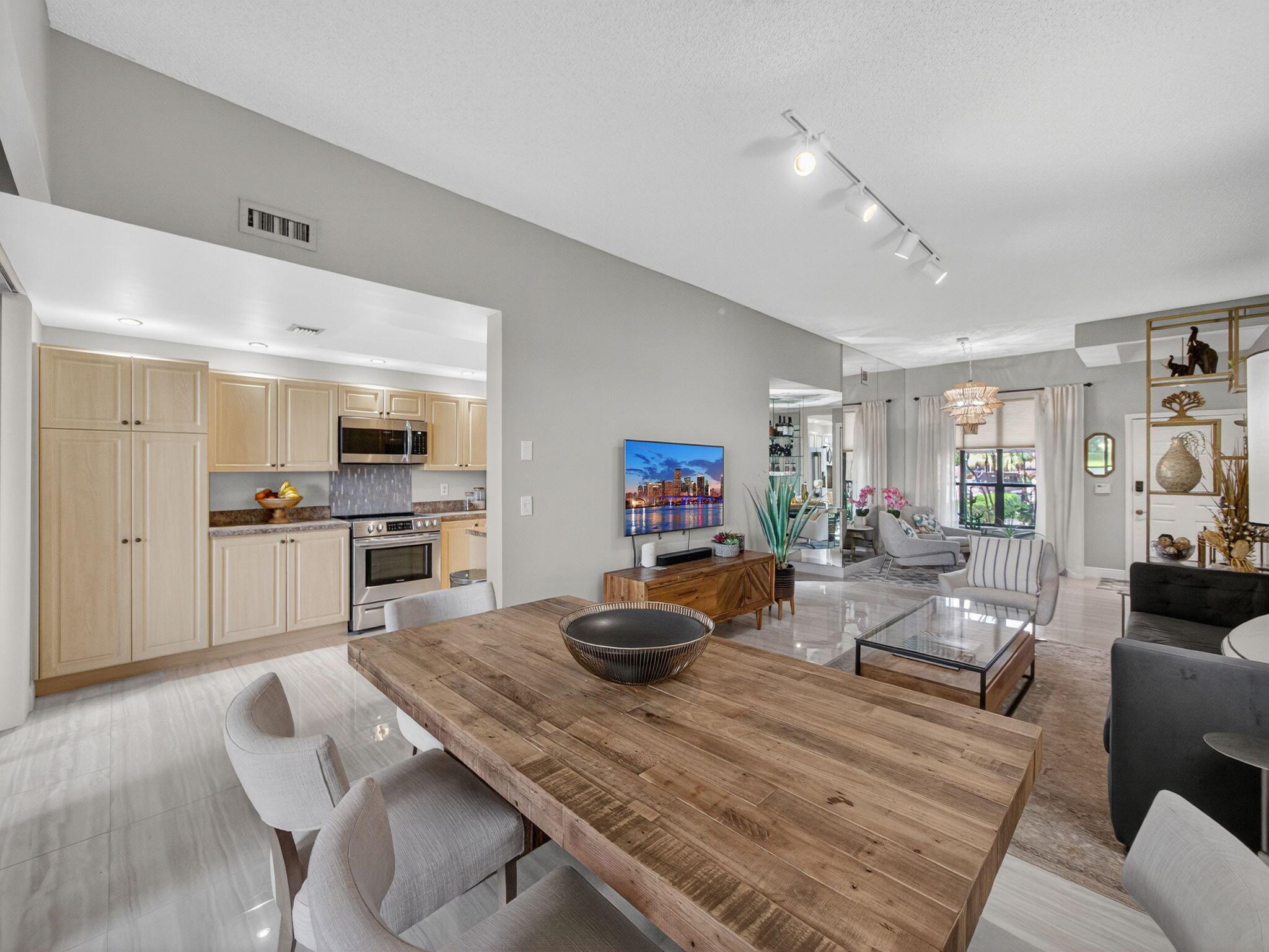 LA PAZ AT BOCA POINTE - Residential