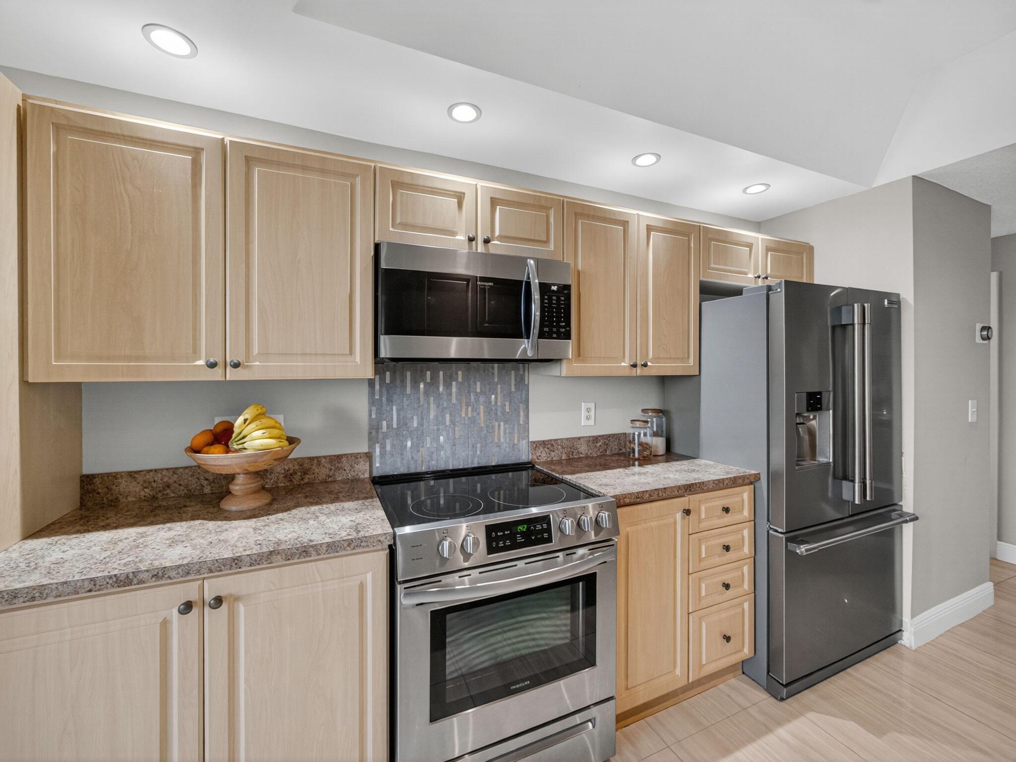 LA PAZ AT BOCA POINTE - Residential