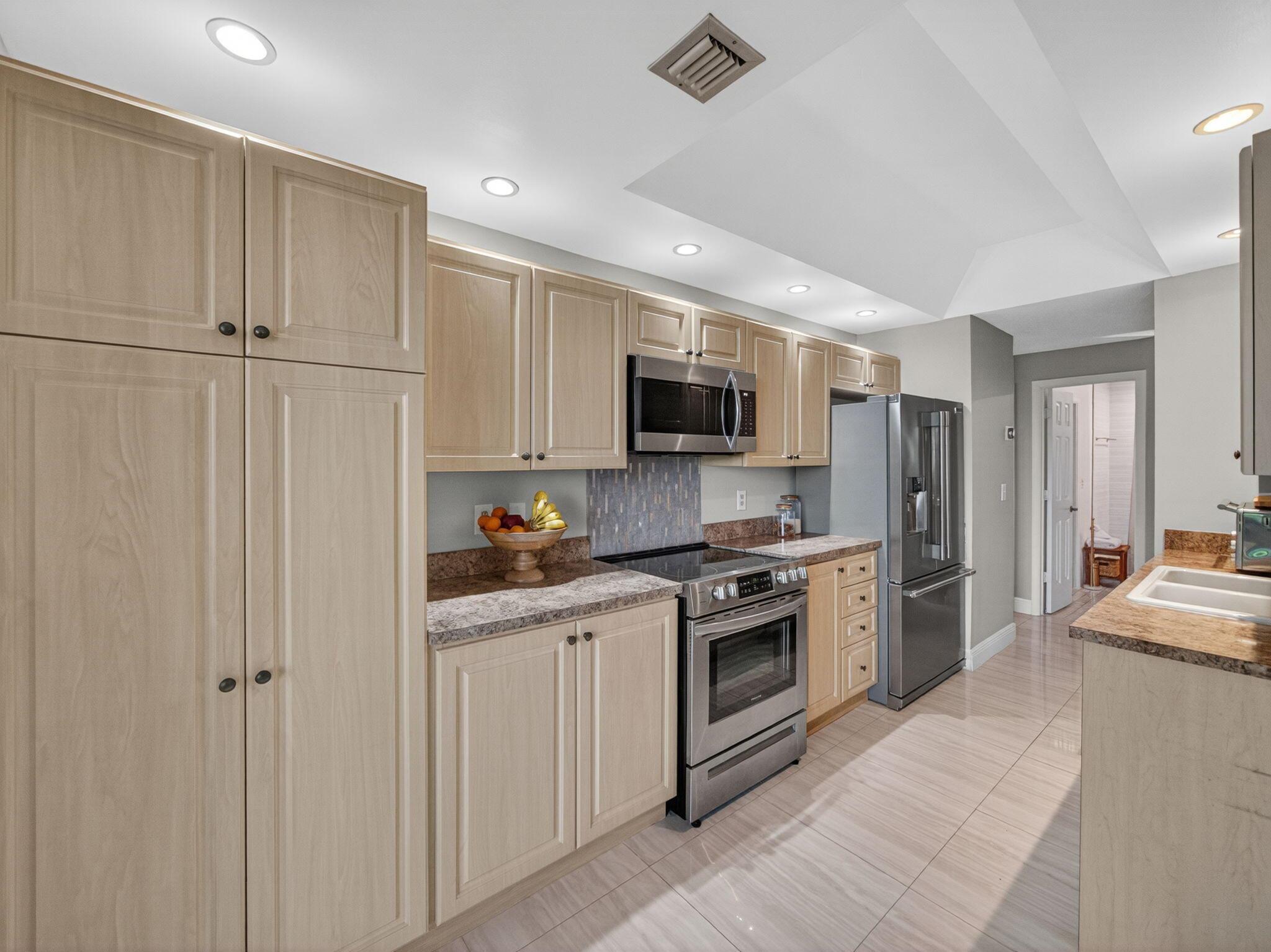 LA PAZ AT BOCA POINTE - Residential