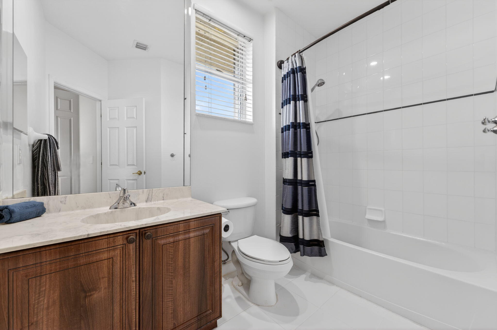 WYNDHAM LAKES WEST - Residential