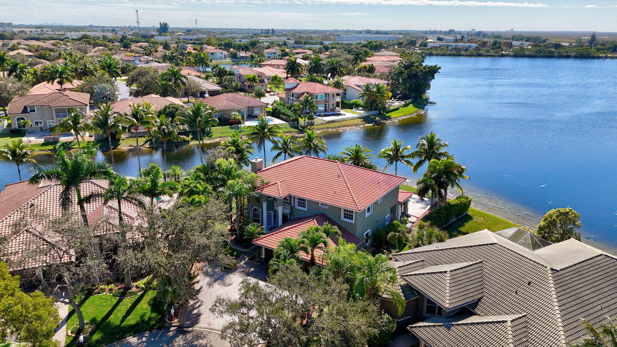 WYNDHAM LAKES WEST - Residential