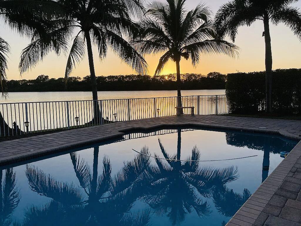 WYNDHAM LAKES WEST - Residential