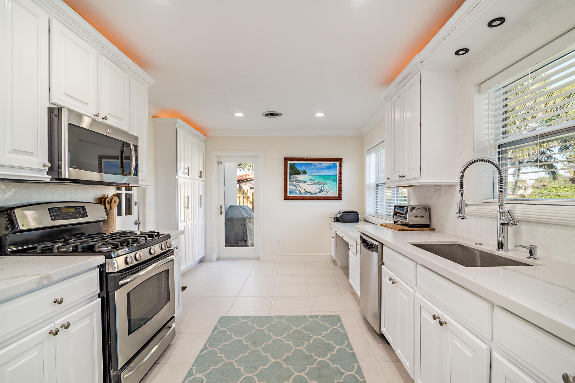 LAKE CLARKE ISLE - Residential