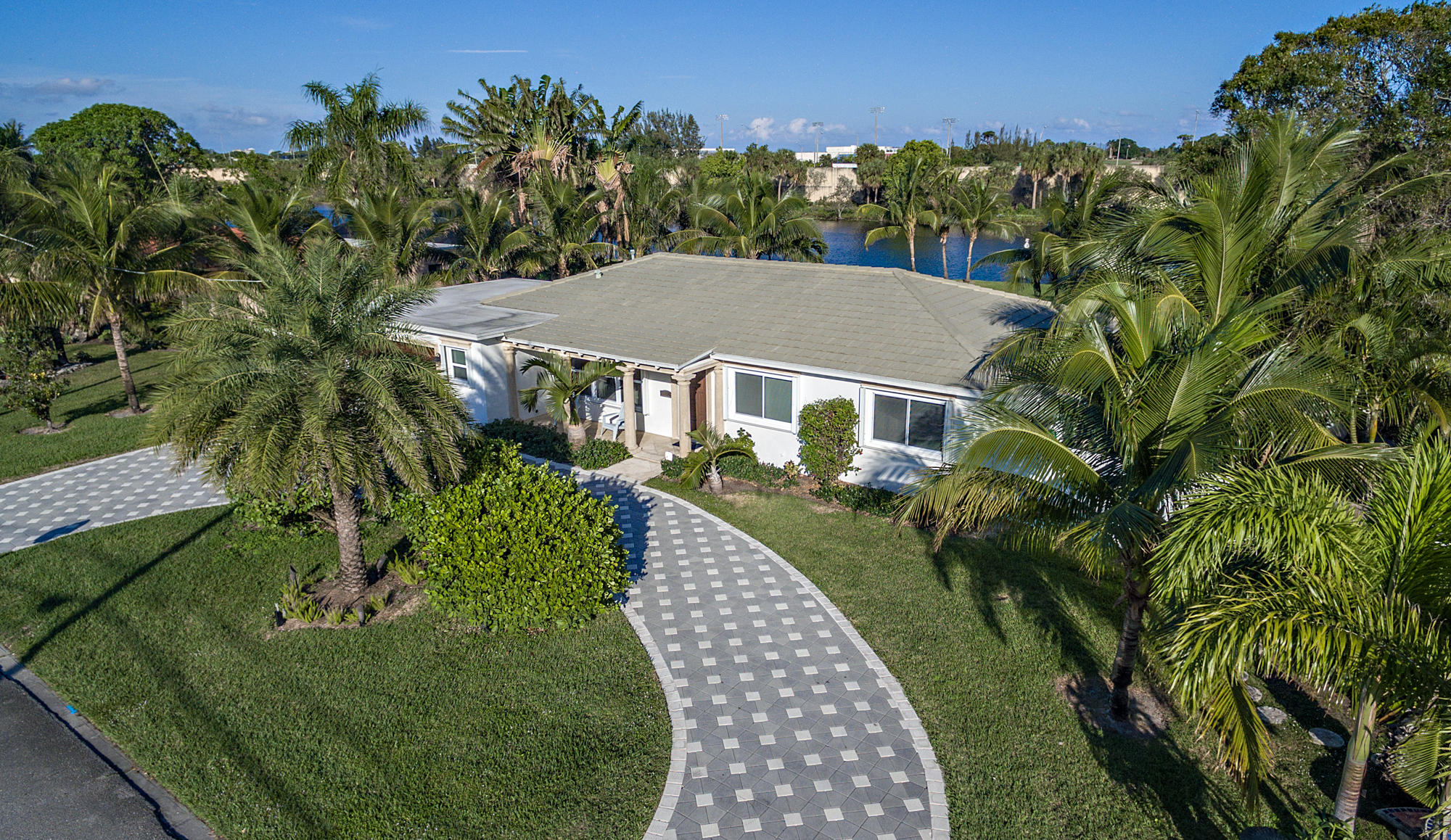 LAKE CLARKE ISLE - Residential