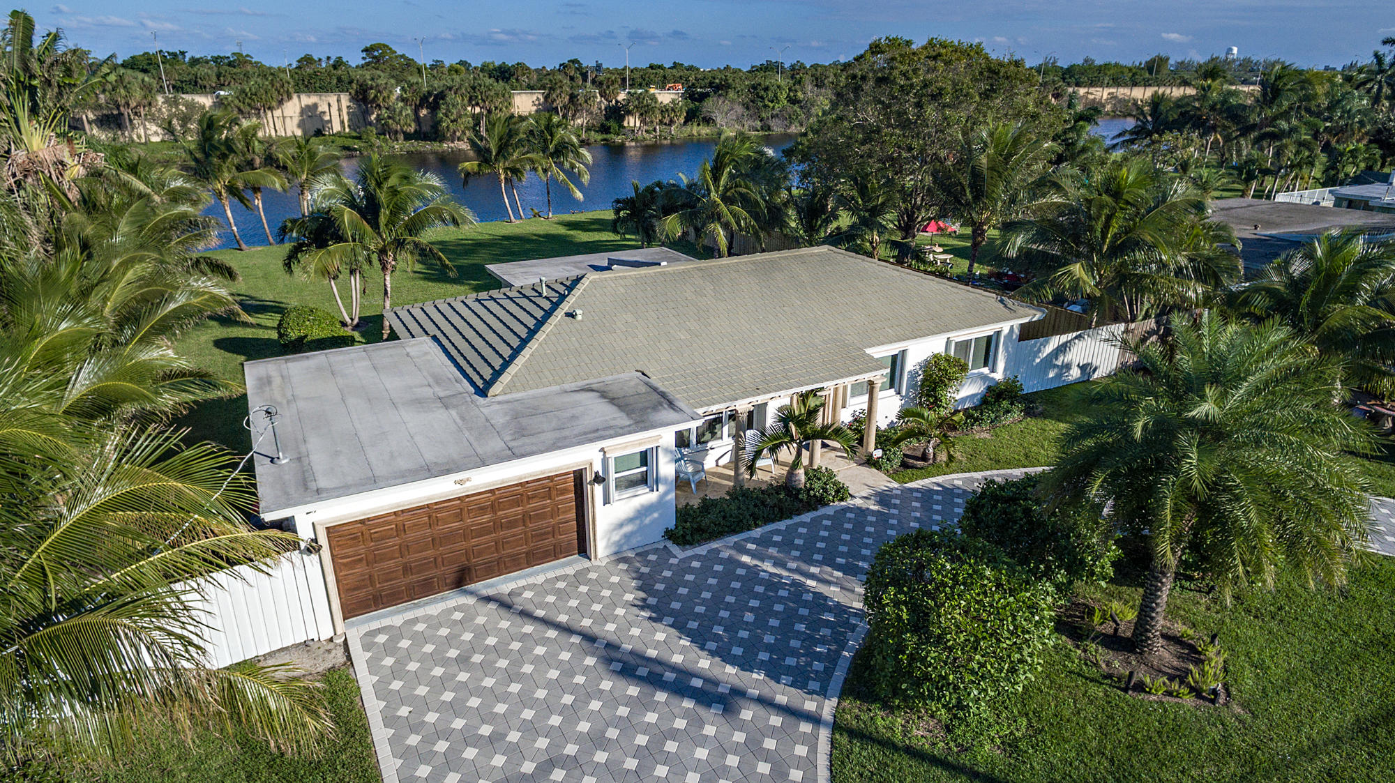 LAKE CLARKE ISLE - Residential