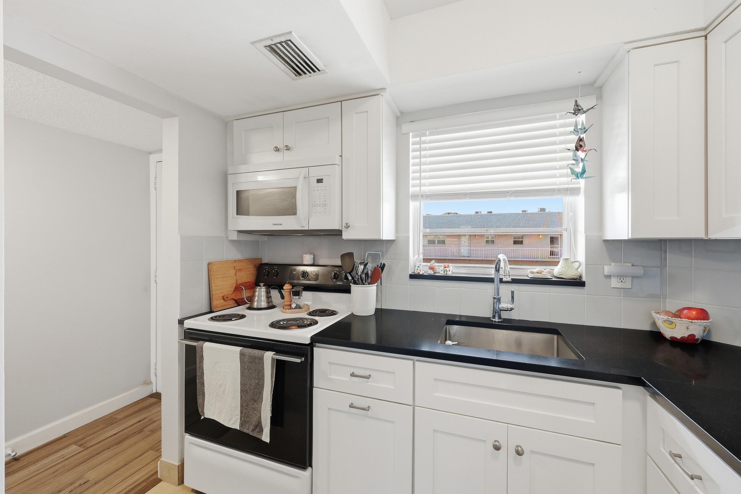 LITTLE CLUB CONDO - Residential