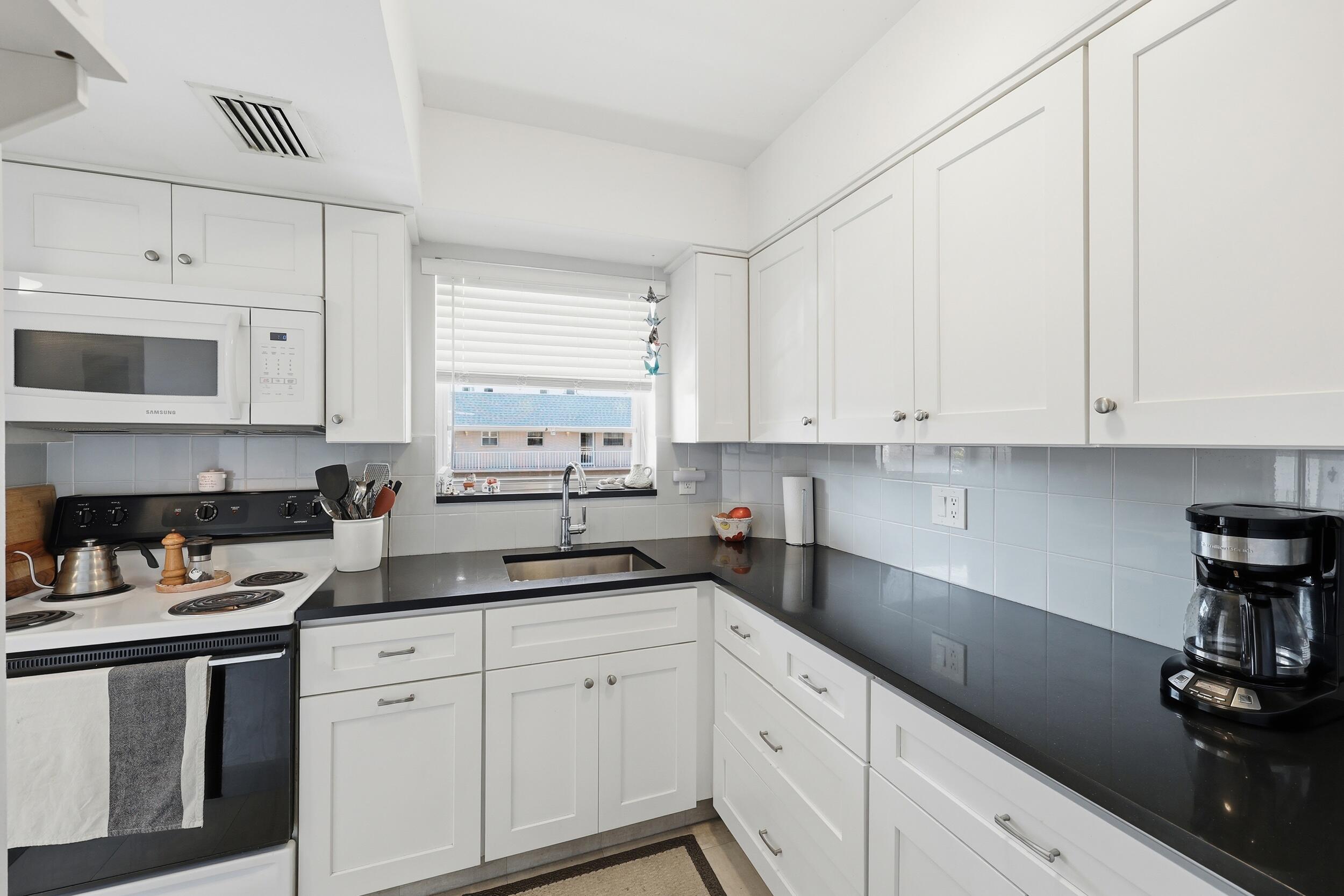 LITTLE CLUB CONDO - Residential