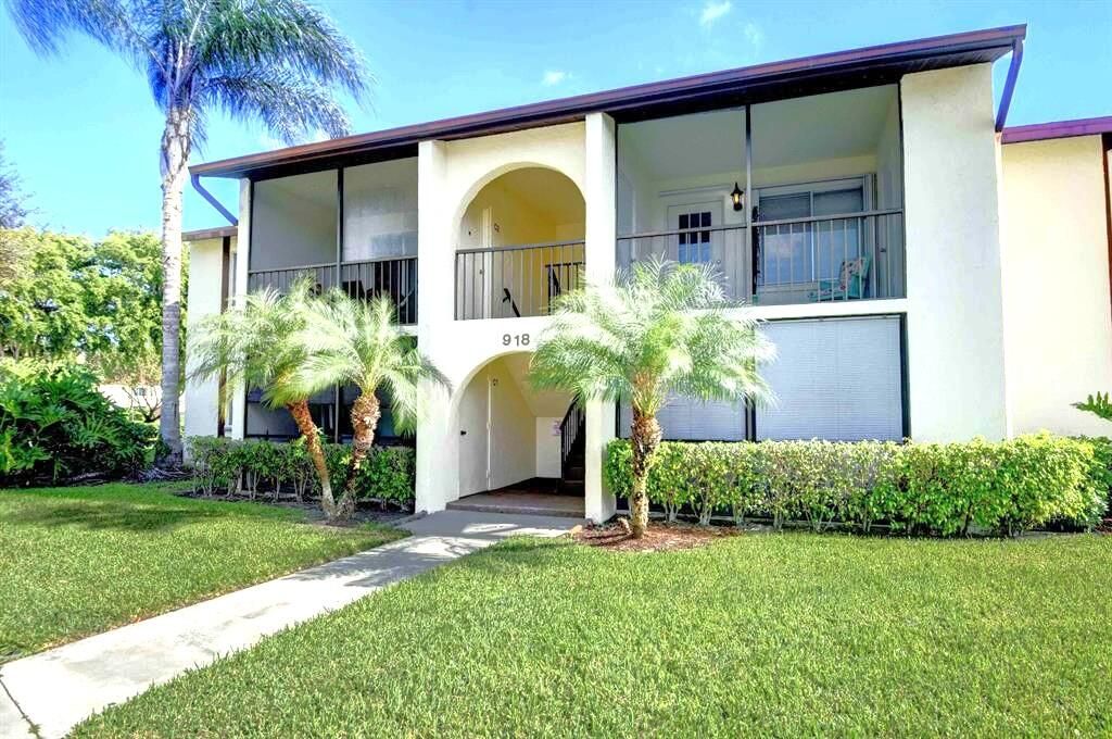 Photo of 4850 Sable Pine Circle #B2, West Palm Beach, FL 33417 (MLS # B26029624)