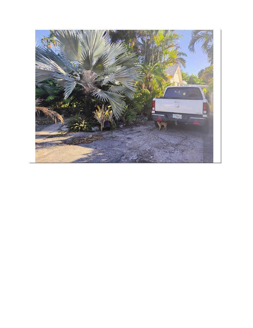 Single family home with legal 1 bdrm apt and separate 1 car garage. Apartment requires renovation.1 bedrm & bath in main house requires renovation