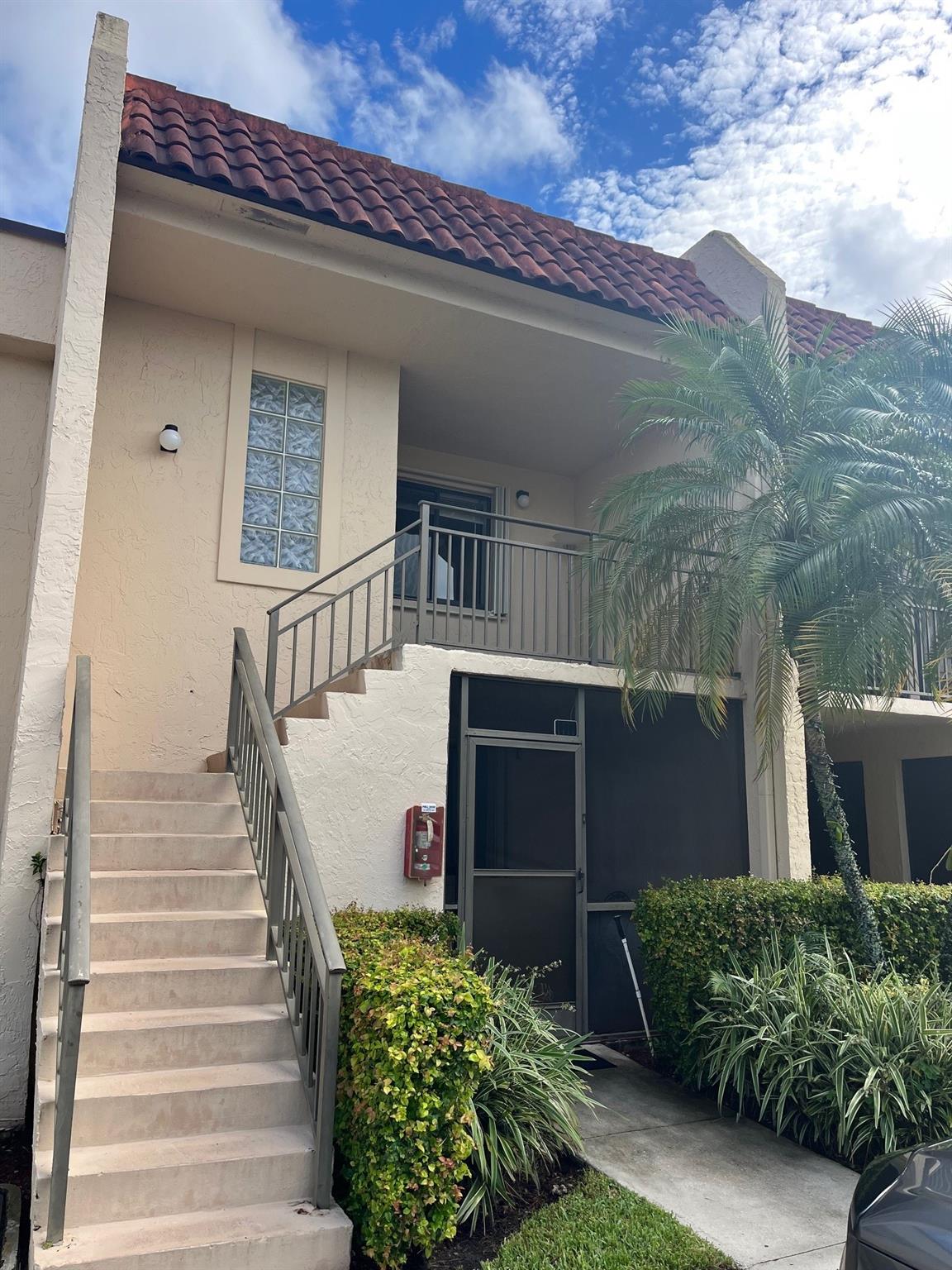 Lovely upstairs 2/2 in Bonaventure/Weston. All appliances included even washer/dryer. Screened balcony. Close to shopping and A rated schools. Easy access to highways.