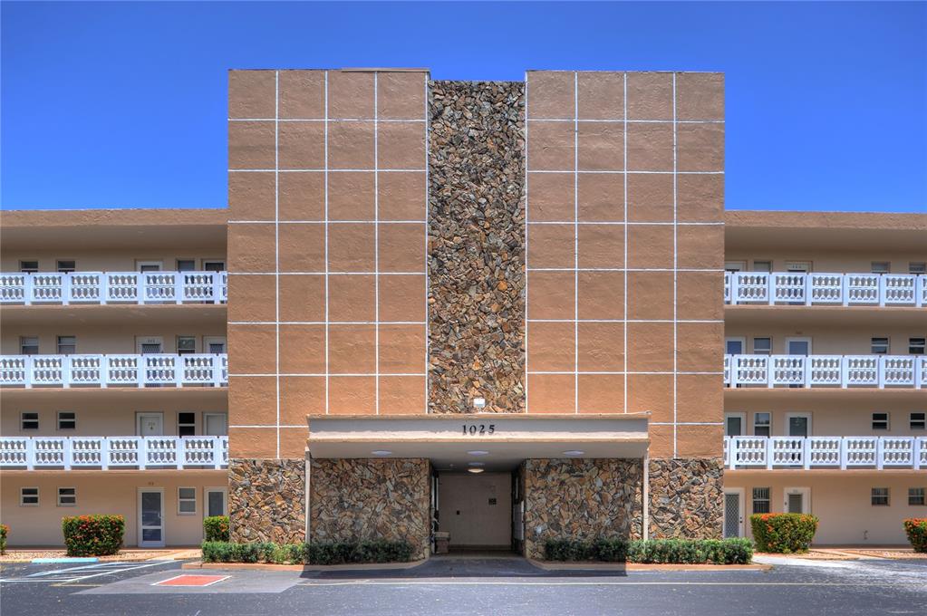 Meadowbrook Lakes - Residential