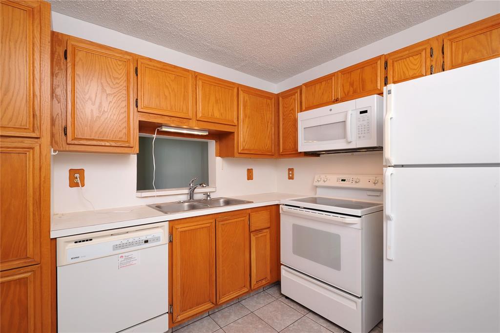 Meadowbrook Lakes - Residential