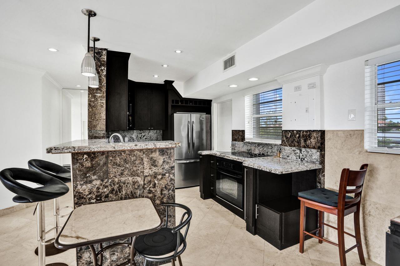 BAYVIEW POINT - Residential