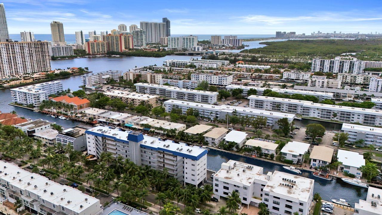 BAYVIEW POINT - Residential