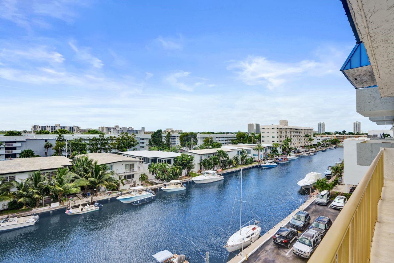 BAYVIEW POINT - Residential