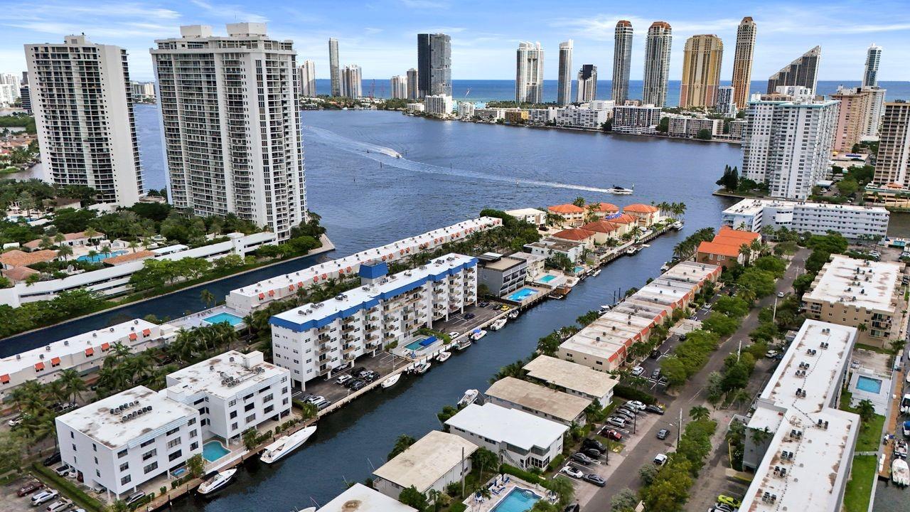 BAYVIEW POINT - Residential