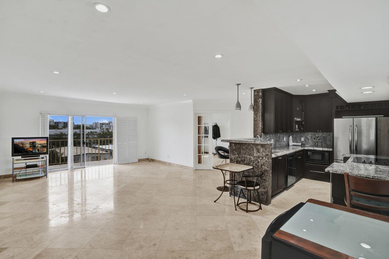 BAYVIEW POINT - Residential