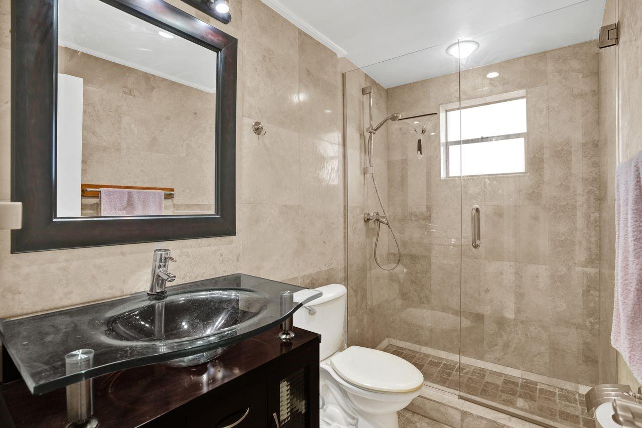 BAYVIEW POINT - Residential