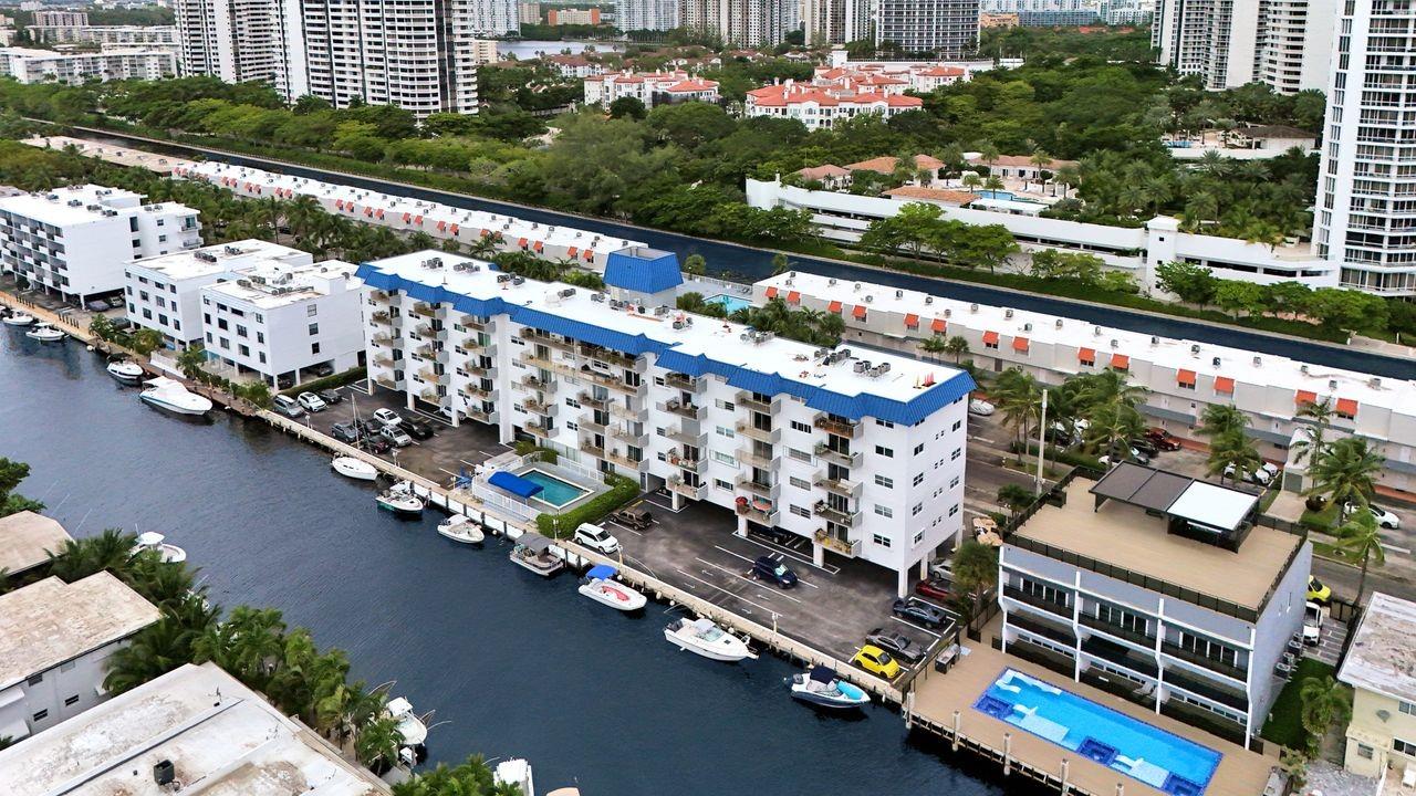 BAYVIEW POINT - Residential