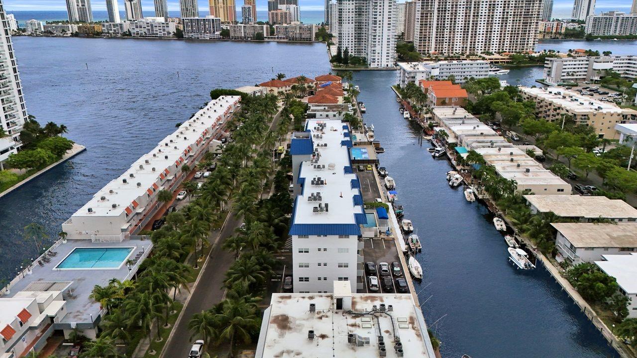 BAYVIEW POINT - Residential