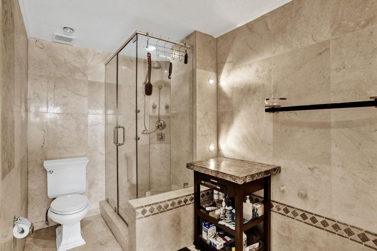 BAYVIEW POINT - Residential