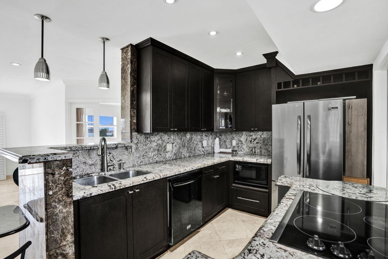 BAYVIEW POINT - Residential