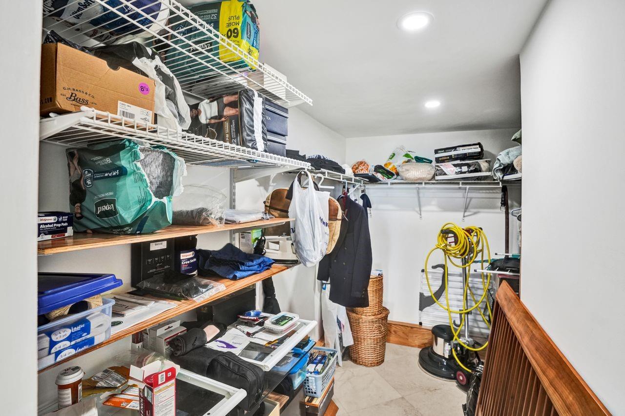 BAYVIEW POINT - Residential