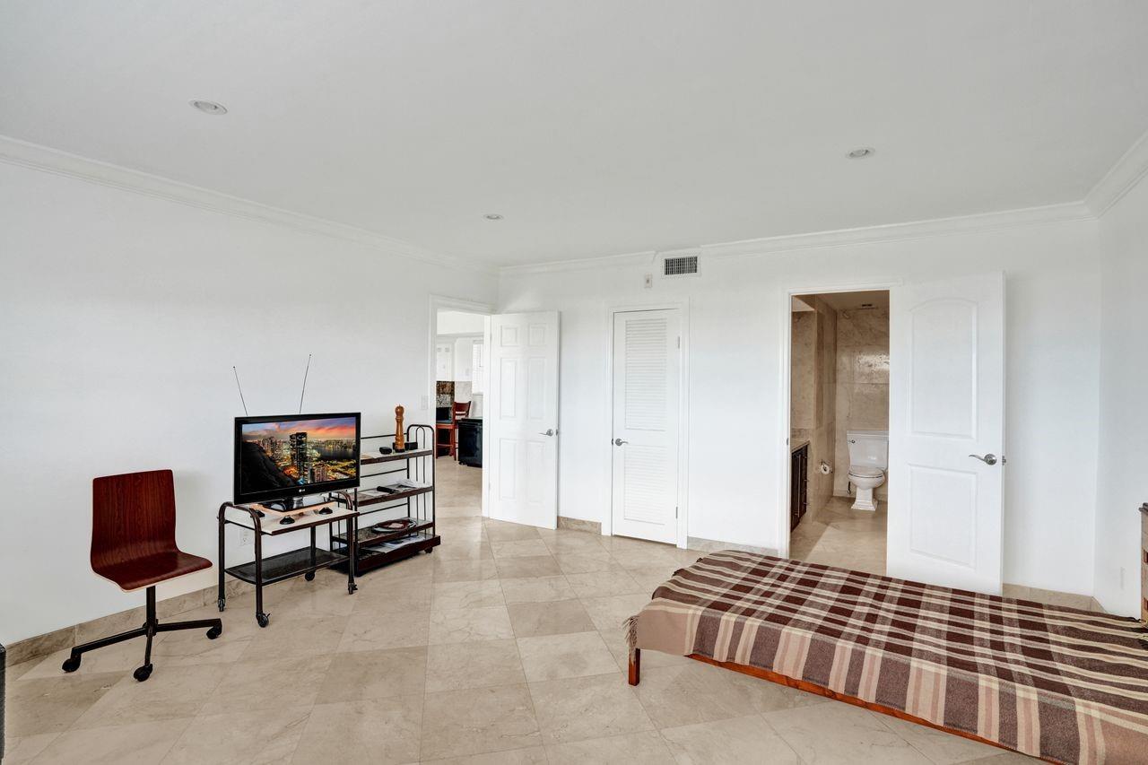 BAYVIEW POINT - Residential