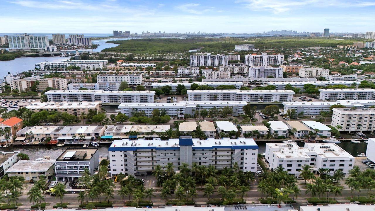 BAYVIEW POINT - Residential