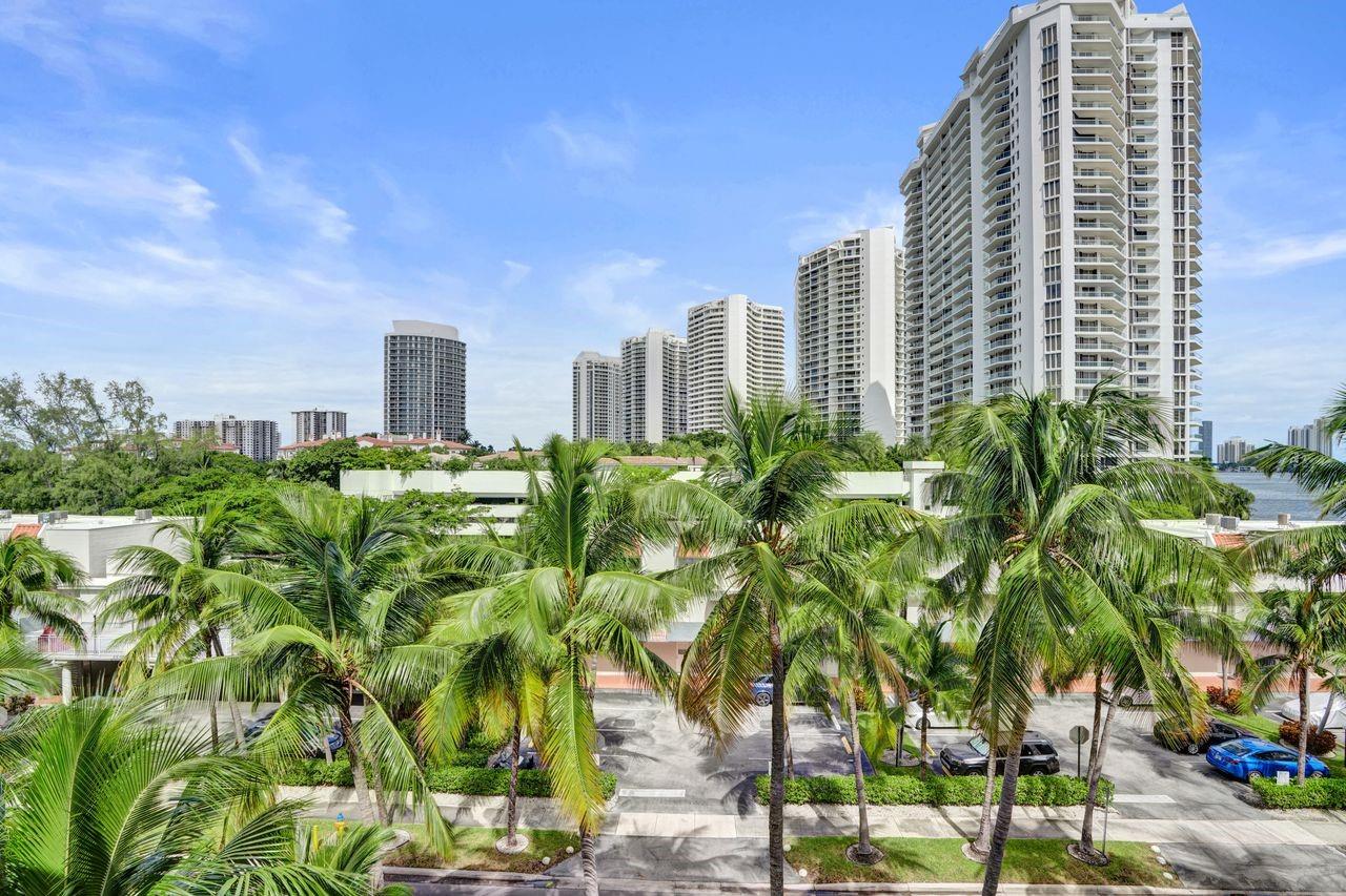 BAYVIEW POINT - Residential